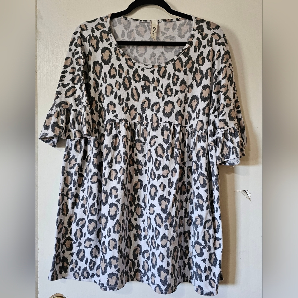 Chic Leopard Print Blouse with Ruffle Sleeves